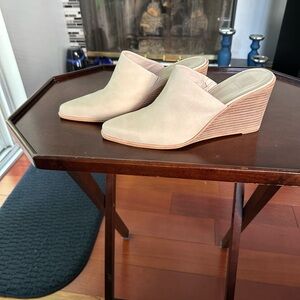 Dolce Vita Cream Pointed Toe Heels